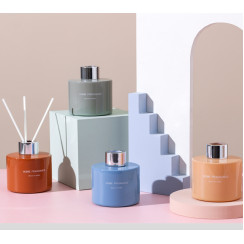 Аромадифузор Home Fragrance 120 мл - кольоровий скляний флакон з паличками