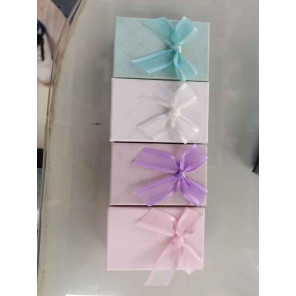 Коробка для годинника з бантом 8.5×9×5.5 см 4 кольори